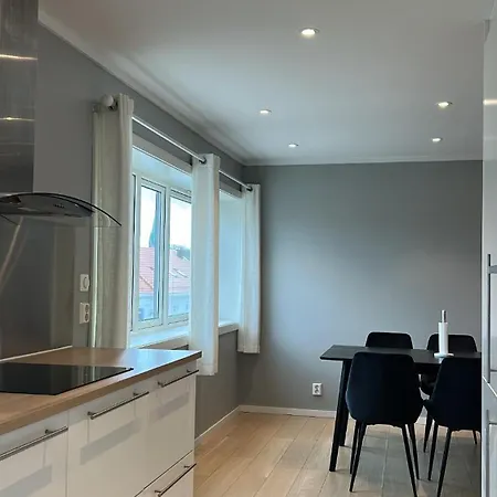 Moderne, 3 Soveroms I Midt I Hjertet Av * Kristiansand